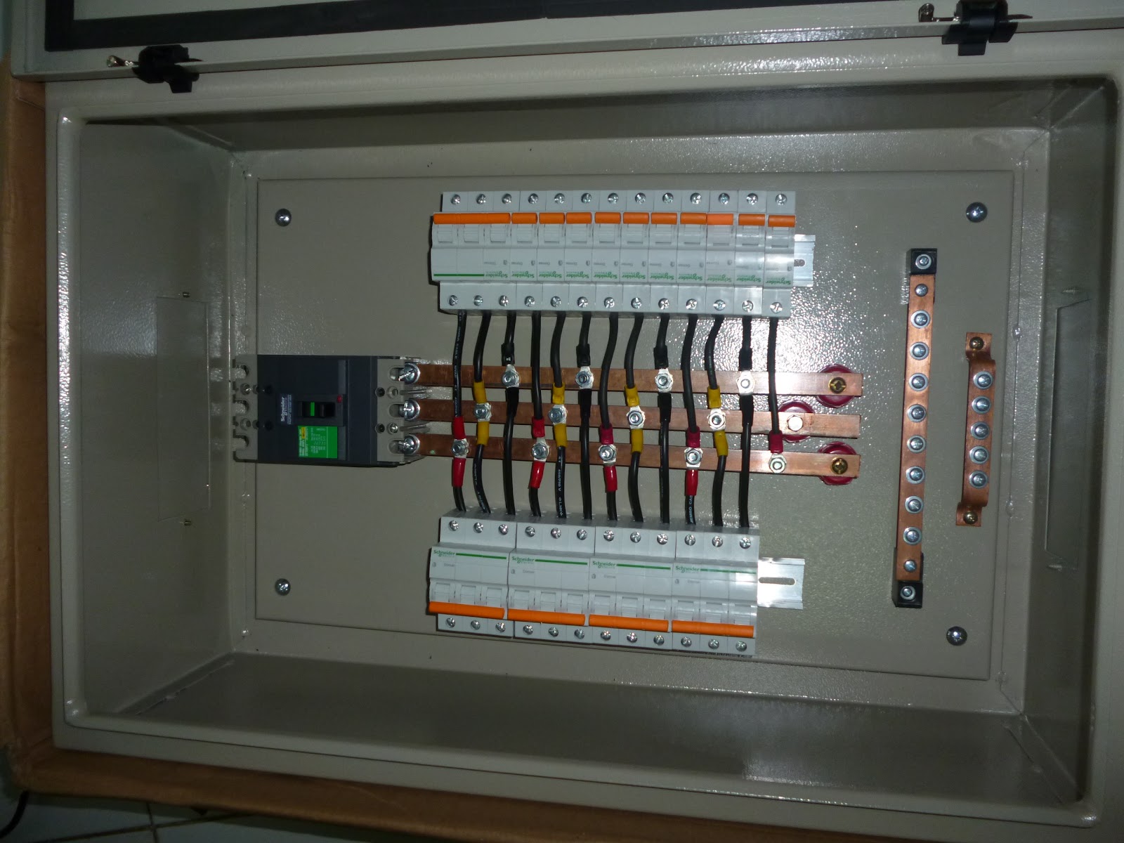 Etnik Sugitama Engineering: Panel Pembagi Arus 3 Phase 