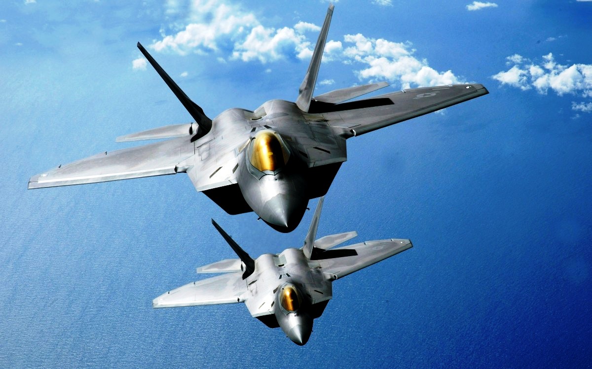 GAMBAR PESAWAT TERBANG jet tempur siluman F 22 Raptor 