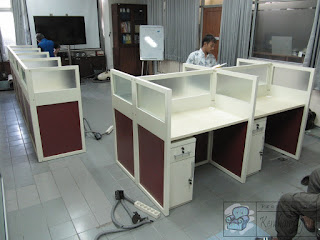 Semarang Furniture - Cubicle Workstaton Knockdown System - Meja Sekat Kantor