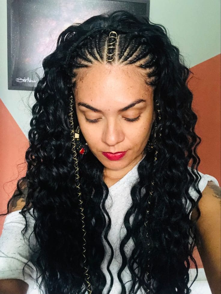 Trenzas frontales para pelo rizado de moda en verano