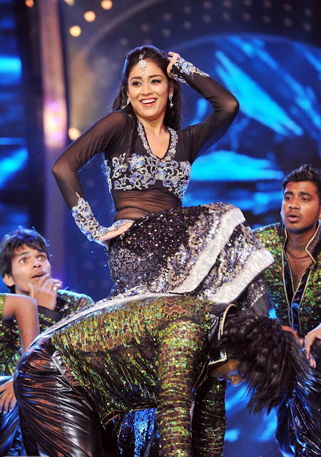 Shriya Saran Amazing Dance Show Photos