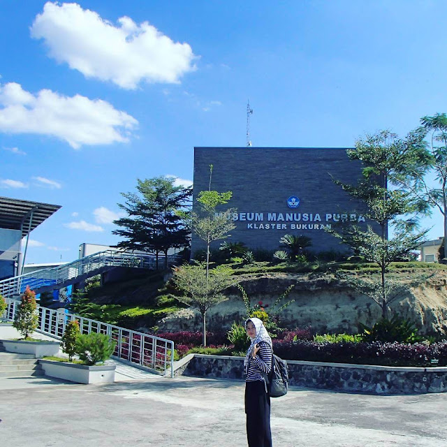 foto halaman depan museum purba sangiran