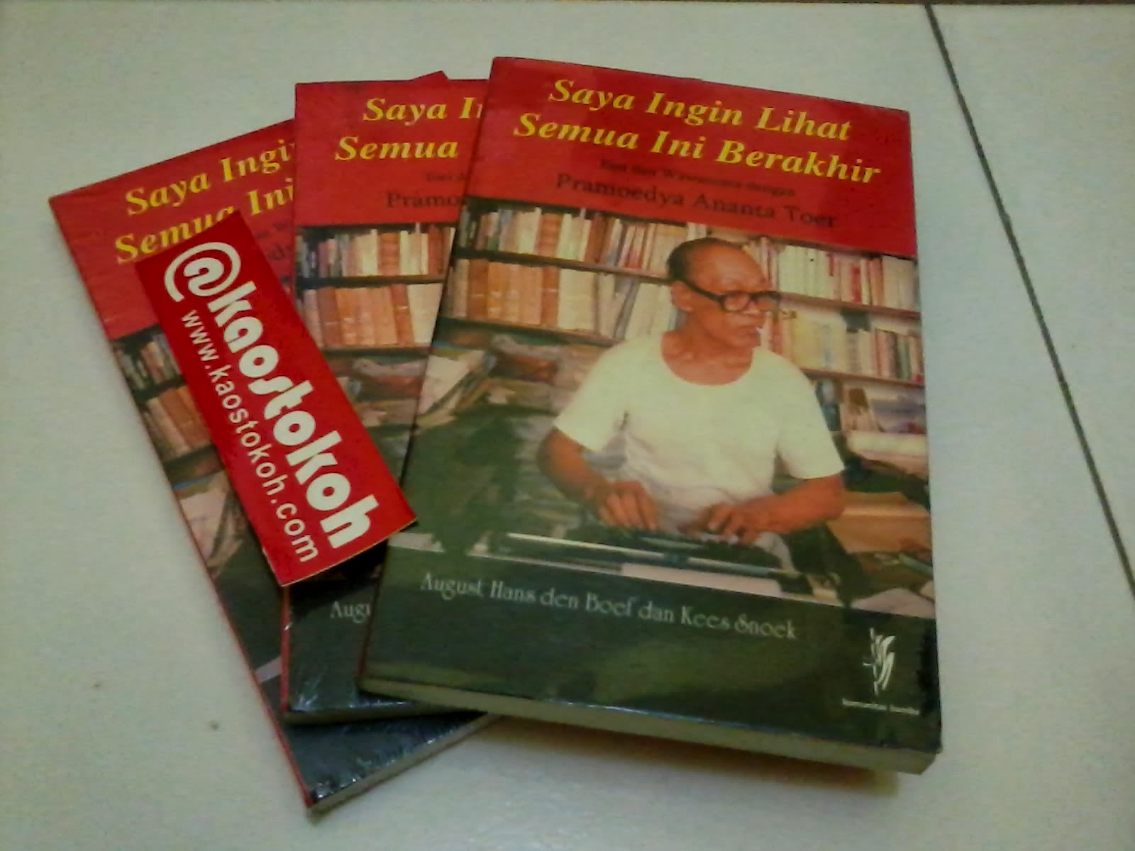 http://bukutokoh.blogspot.com/search/label/Pramoedya%20Ananta%20Toer