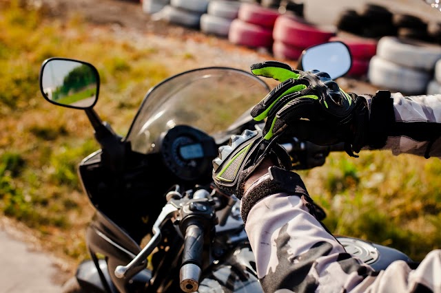 5 Reasons for Buying Kevlar Motorcycle Gloves