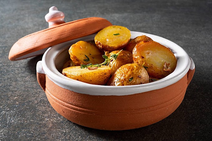 A legfinomabb tepsis krumpli pecsenyezsíron sütve: akár ünnepi köret is válhat belőle