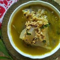 Assamese Style Mati Mahor Dail Omita aru Ada paat diya (Black Gram with Papaya and Ginger Leaves) is a simple black gram recipe  that can be served in main course with steamed rice. The use of ginger leaves make the curry extremely aromatic.