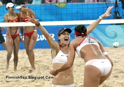 women beach volleyball