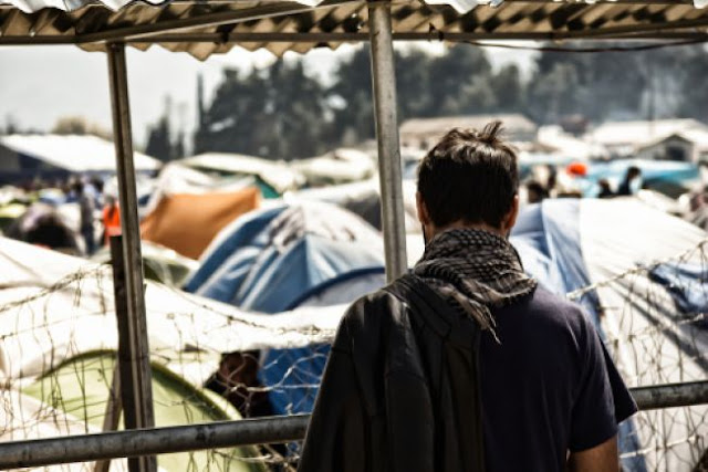Οι πρόσφυγες, οι ΜΚΟ και το βασίλειο της ανεξέλεγκτης αυθαιρεσίας