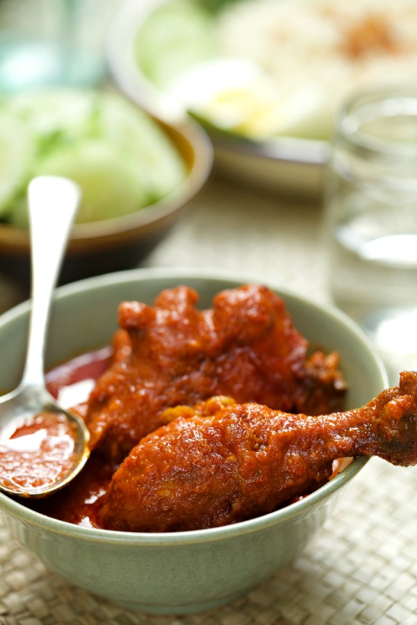 Masam manis: Nasi Lemak Mami Tanjung Berlauk Sambal Ayam 