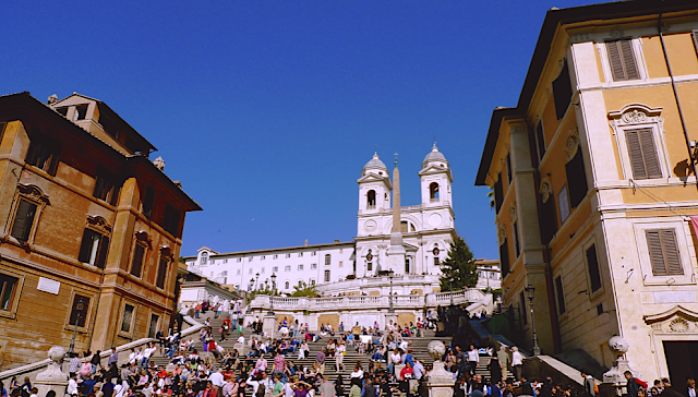 Piazza di Spagna i Rom