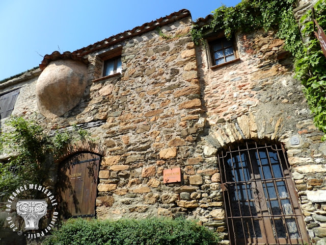 CASTELNOU (66) - Village médiéval