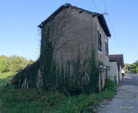 urbex-franche-comté-petite-maison-lierre-jpg