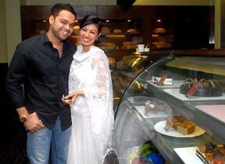 Ayesha takia with her Boyfriend Farhan 