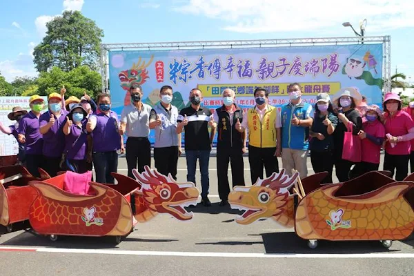 ▲田尾鄉公所鄉長林守政團隊打造陸上龍舟「田尾號」與「花鄉號」，讓田尾人終於可以在自己的土地上划龍舟。（圖／記者林明佑攝）