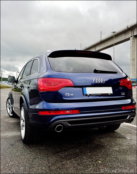 Bakifrån Mugelloblå Audi Q7 V6 3.0 TDI Quattro Test Recension
