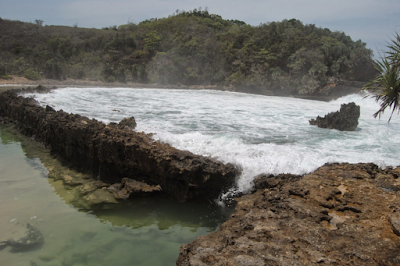 Kolam Alami Pantai Batu Bangkung.