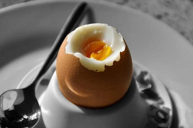 peel boiled egg