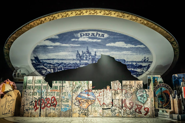 Janacek: The Excursions of Mr. Brouček  - Fall of the Berlin Wall - Grange Park Opera (Photo Marc Brenner)