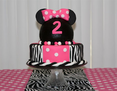 Minnie Mouse Birthday Cakes on Minnie Mouse Cake  1