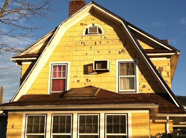 Old-Yellow-House-in-Farmingdale