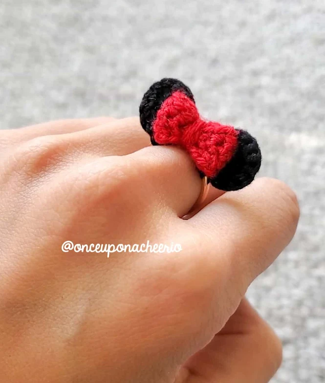 DIY Minnie Mouse Ring Crochet Pattern and Tutorial