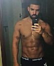 Ladies, take a moment to swoon. Drake shares sexy pic