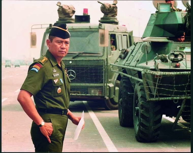 Young Lieutenant SBY when he was attended US Ranger &amp; Airborne School ...