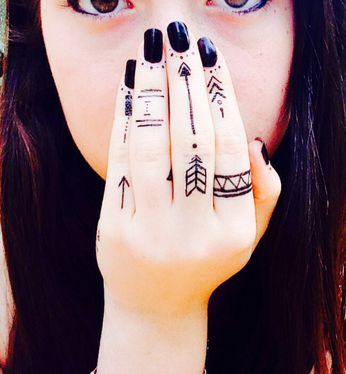  Cute Finger Tattoos | Art and Design