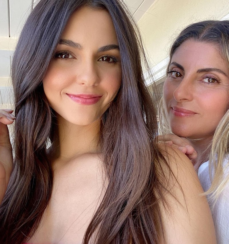 Victoria Justice – Social Media Clicks -3 Jul -2020