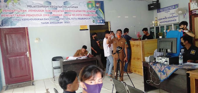 Pelaksanaan kegiatan pendaftaran penduduk sub kegiatan pelayanan pendaftaran penduduk di Desa Tanjung  Telang oleh Tim Gabungan dari kecamatan Prabumulih Barat - Dinas Kependudukan dan Pencatatan Sipil Kota Prabumulih Tahun Anggaran 2021