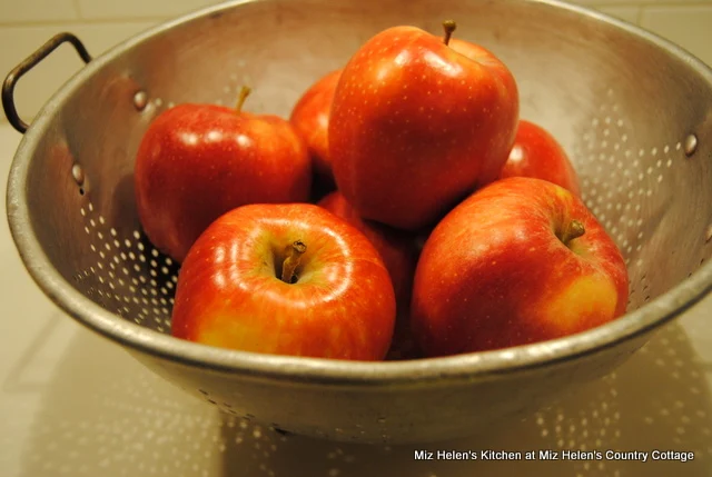 Vintage Apple Cobbler at Miz Helen's Country Cottage