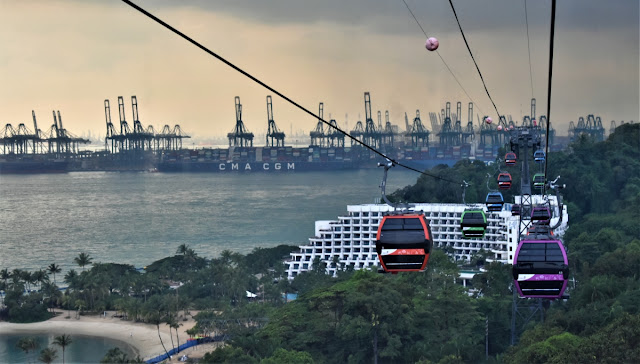 Singapore Cable Car in Sentosa Park