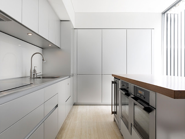 Picture of the minimalist kitchen