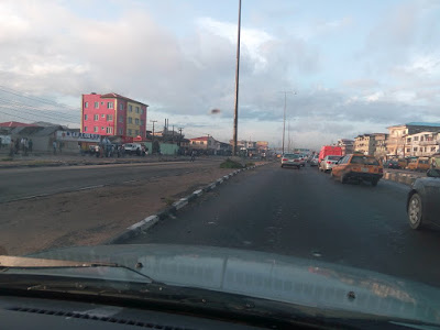 NLC strike: Hoodlums burn tyres, barricades roads to leave commuters stranded in Lagos (Photos)