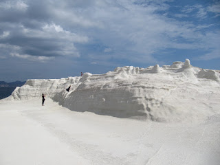 http://www.milos-island.info/en/paralies.htm