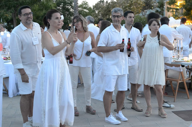 "Sopar en Blanc Mataró"