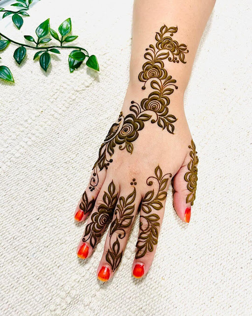 Stylish Arabic Mehndi Design