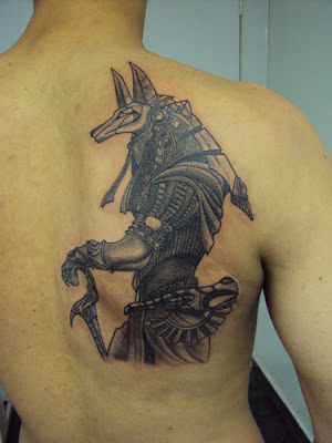 TATTOO TATAUAJE EGIPCIO DE ANUBIS EN LA ESPALDA