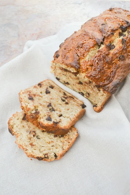 Peanut butter and chocolate chip banana bread - vegan recipe from tinnedtomatoes.com