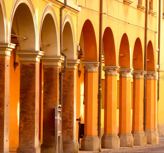 Bologna-portici-via-Saragozza