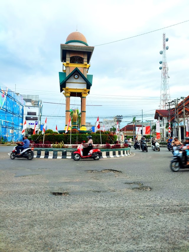 Badan Jalan Rusak, Simpang Empat Bireuen Menanti Korban