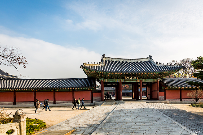 Jinseonmun Gate