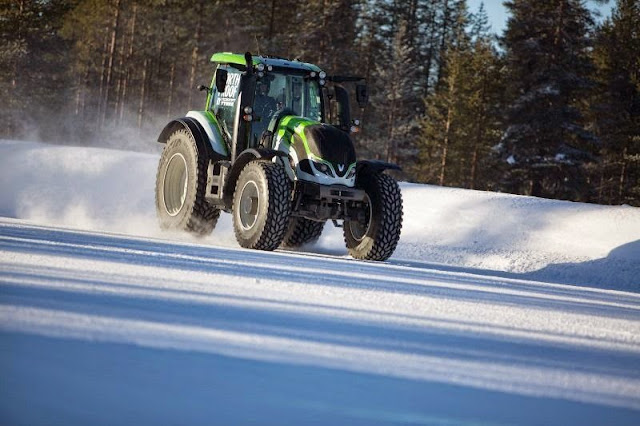 valtra tractor speed record