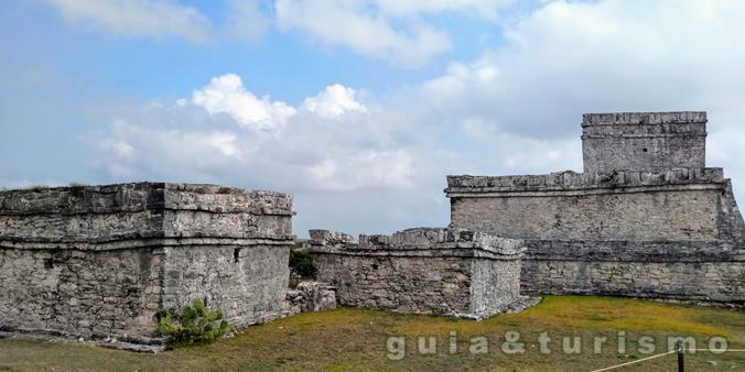 Tulum, ruínas de uma cidade maya à beira mar