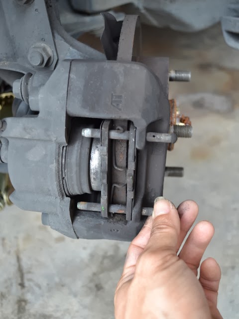 Life Begins at Forty: DIY ganti 'brake pad' hadapan 