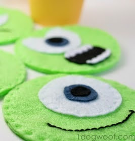 http://translate.googleusercontent.com/translate_c?depth=1&hl=es&prev=search&rurl=translate.google.es&sl=en&u=http://www.1dogwoof.com/2013/10/monsters-university-mike-wazowski-felt-coasters.html&usg=ALkJrhgpk6XtIumE0q6eu7xr1qV7-7NWYg