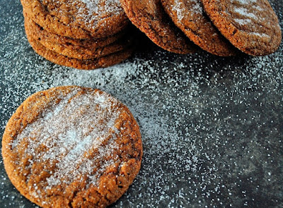 http://www.thetiffinbox.ca/2011/11/christmas-baking-snowy-ginger-biscuits.html