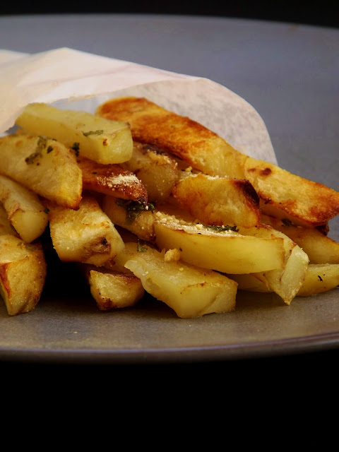 Hand Cut Parmesan fries recipe with a secret ingredient for classic burger hop taste weekend recipe on Gift Style Blog Gave That