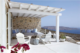 porche casa de lo más mediterránea en Mykonos chicanddeco