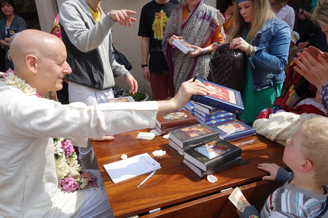 Many Purchased Srila Prabhupada's Books After the Lecture
